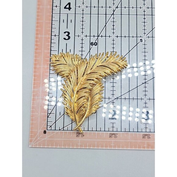 Lisner Double Leaf Brooch Textured Gold Tone Vintage Pin - Picture 5 of 10